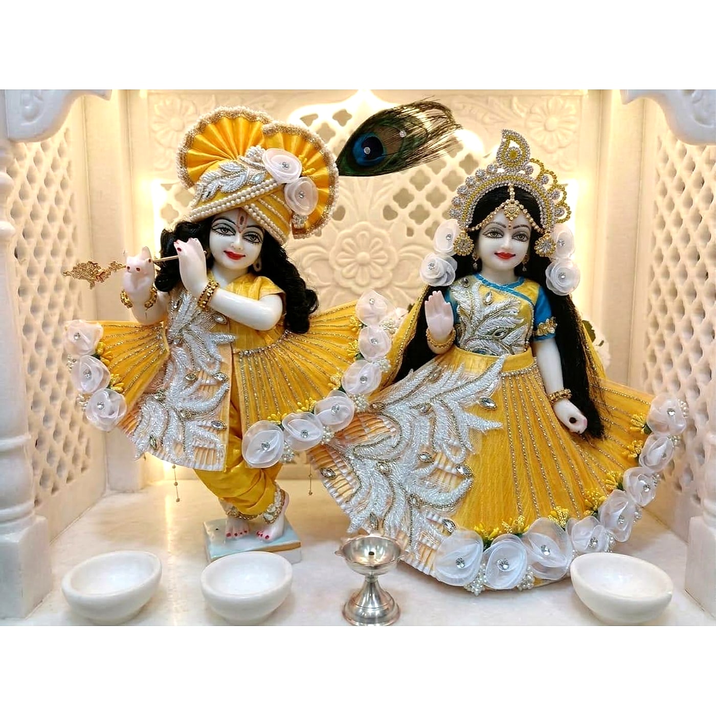 Gold-Finish Mukut & Bansuri Set for Laddu Gopal, photograph 1